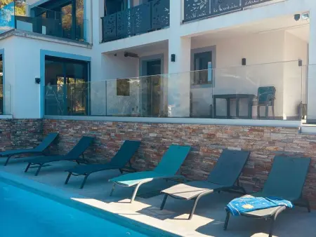 Haut de villa avec piscine et clim - 10 pers., Villa 10 personnes à Bormes les Mimosas - Photo 8
