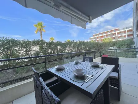 T2 climatisé avec piscine et grande terrasse au Lavandou : photo 3