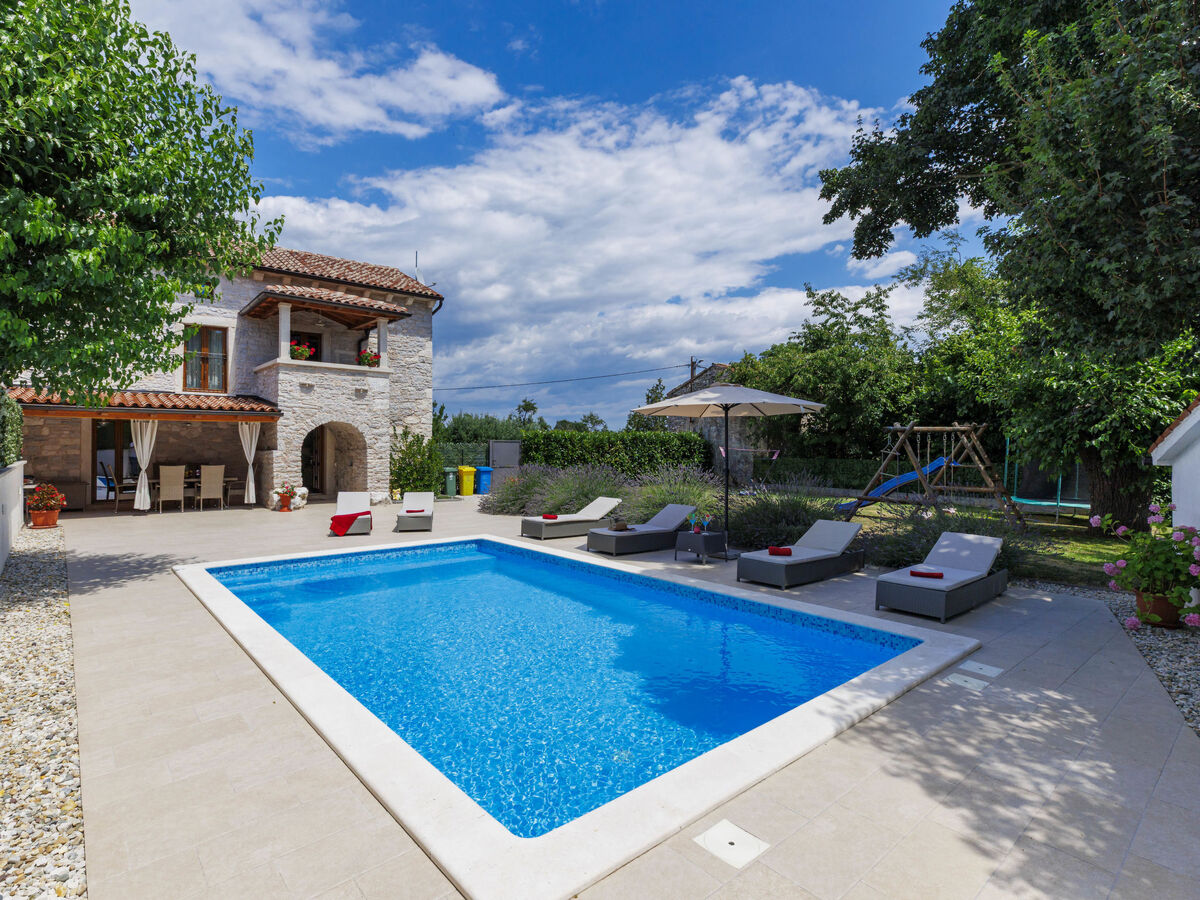 Maison Trošti : piscine privée et jardin à Barban - Photo 6