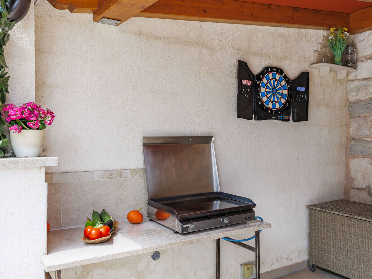 Maison Trošti : piscine privée et jardin à Barban - Photo 16