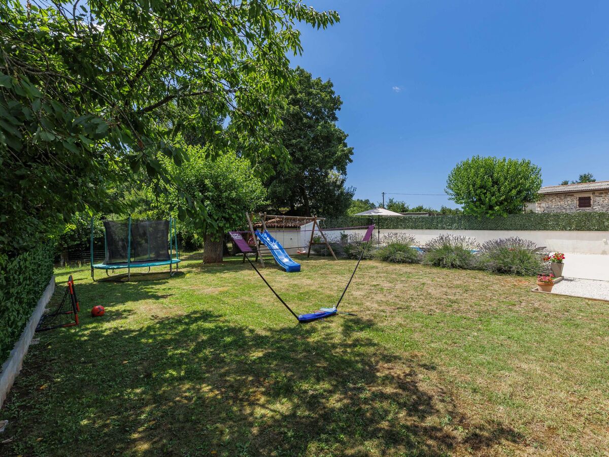 Maison Trošti : piscine privée et jardin à Barban - Photo 17