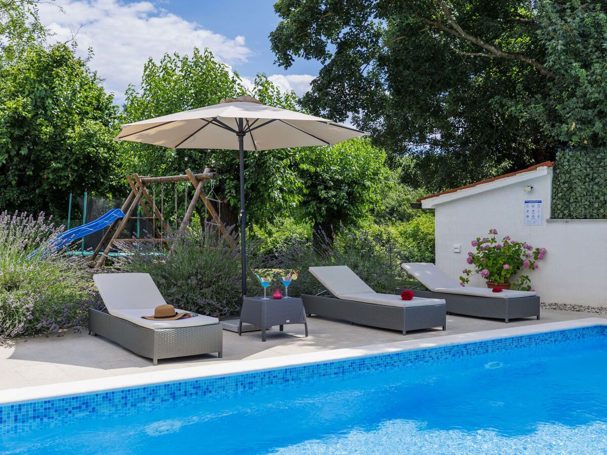 Maison Trošti : piscine privée et jardin à Barban - Photo 21