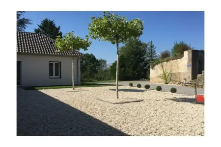 Maison Marulaz à Fontaine, vue Jura et terrasse : photo 5