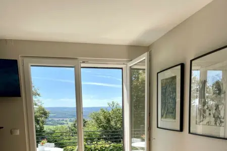 Maison Marulaz à Fontaine, vue Jura et terrasse : photo 21