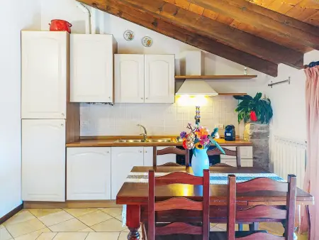 Annika – Appartement 2 pièces avec piscine à Cocquio Trevisago : photo 9