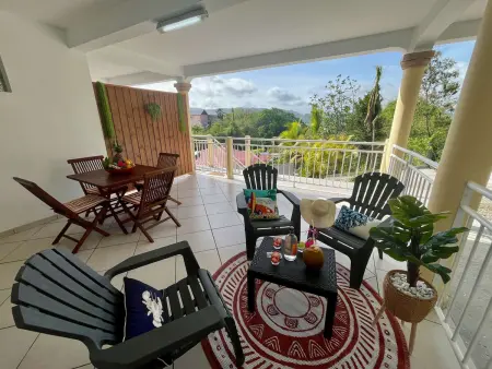 T2 climatisé avec terrasse à Sainte-Anne : photo 1