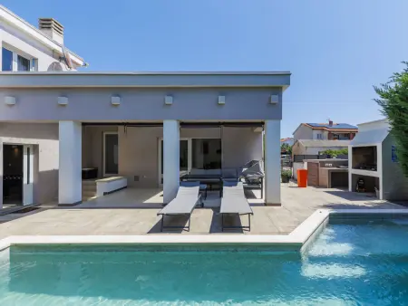 Maison 8 personnes avec piscine privée à Šišan : photo 2