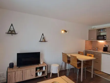 Studio cabine hyper-centre Cauterets, balcon + piscine : photo 2