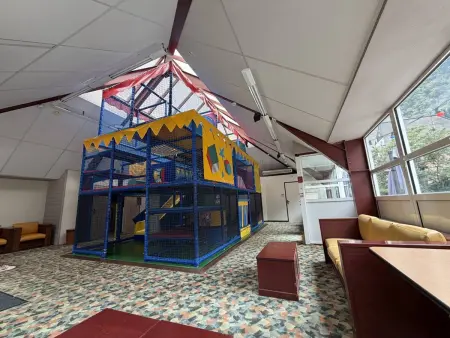 Studio cabine hyper-centre Cauterets, balcon + piscine : photo 15