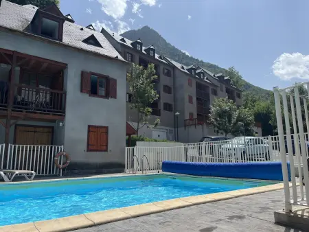Appartement 6 pers. à Cauterets, garage et vue montagne : photo 9