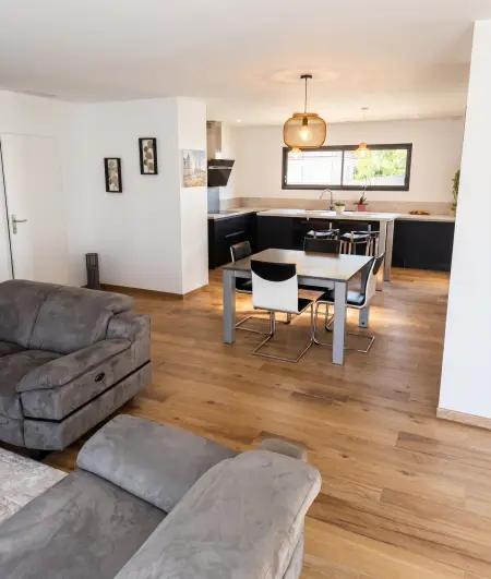 Maison avec terrasse meublée et climatisation à Aressy : photo 1