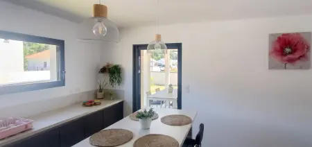 Maison avec terrasse meublée et climatisation à Aressy : photo 2