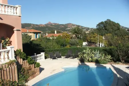 Appartement 2 pièces à Agay, vue mer et piscine : photo 2
