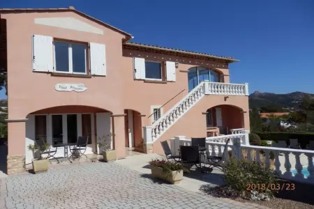 Location maison à Agay, Appartement de vacances à Agay avec piscine