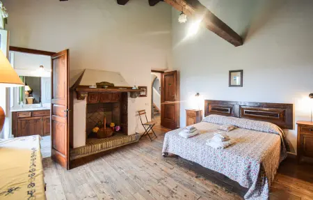 Maison de campagne 10 pers. à Ceri, cheminée & salon double hauteur : photo 7