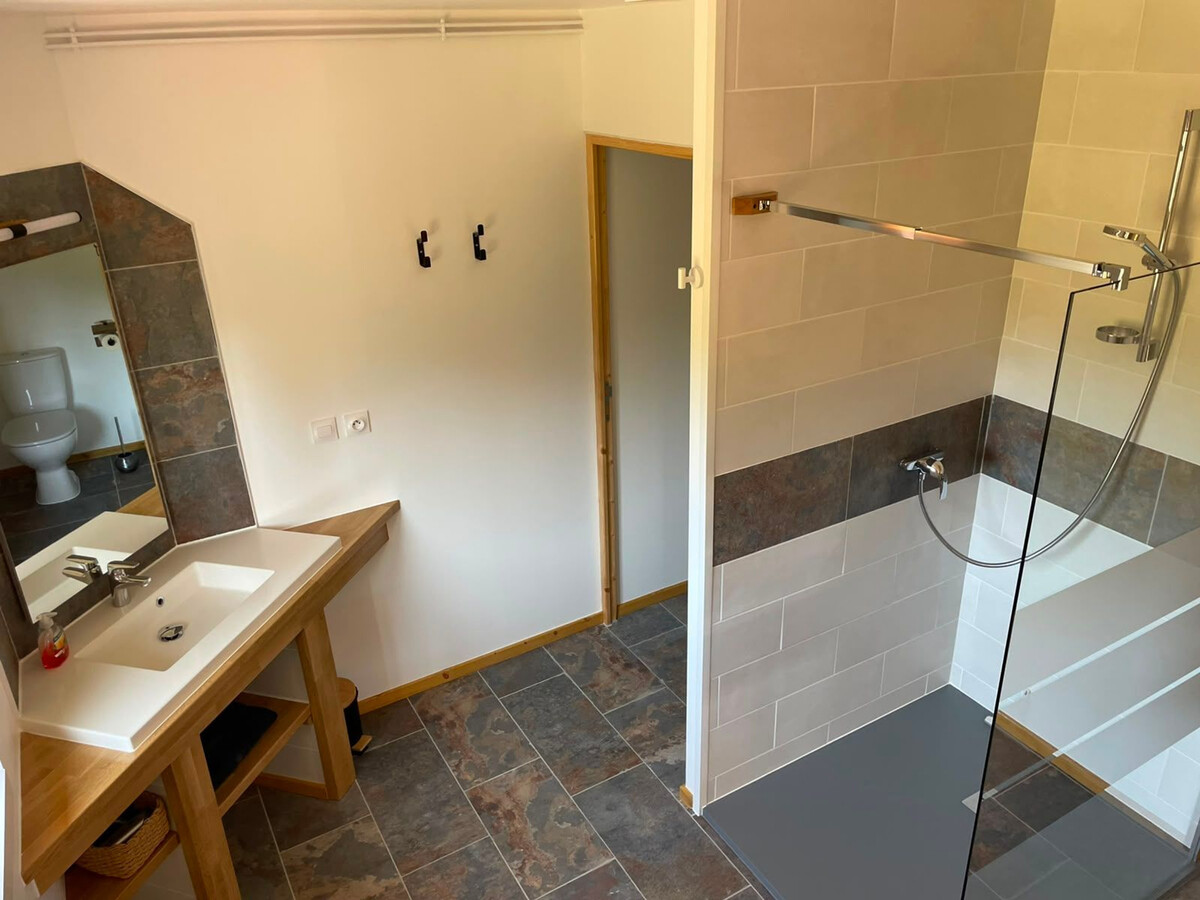 Appartement 2 pers. avec étangs privés à Hadol - Photo 15
