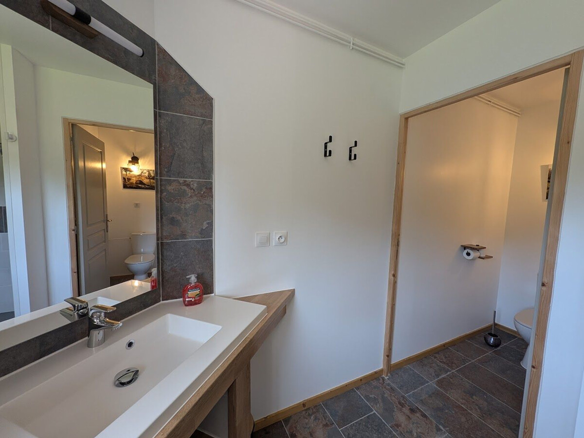 Appartement 2 pers. avec étangs privés à Hadol - Photo 16
