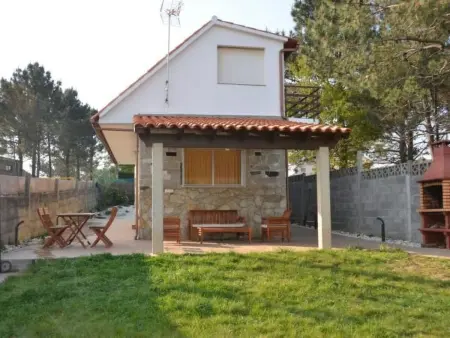 Location maison à Sanxenxo  Rías Baixas, Sehr helle Villa in Strandnähe mit großem Garten und überdachter Terrasse
