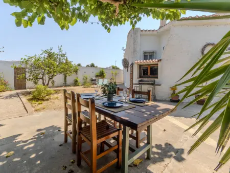 Villa Pipa – maison rustique à 250 m de la plage, Riumar