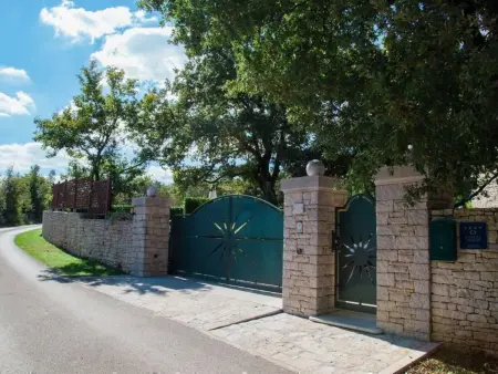 Luxusvilla mit Garten und Pool sowie herrlicher Aussicht : photo 12