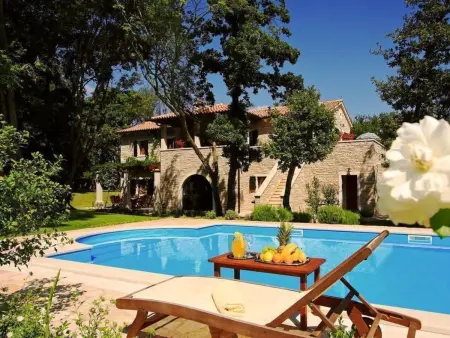 Luxusvilla mit Garten und Pool sowie herrlicher Aussicht : photo 27