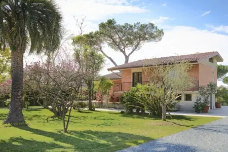 Villa Design à Poveromo, 2500 m² de jardin à 1 km de la mer : photo 2