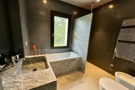 Villa Design à Poveromo, 2500 m² de jardin à 1 km de la mer : photo 11