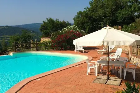 Villa toscane avec piscine débordement à Pari : photo 3