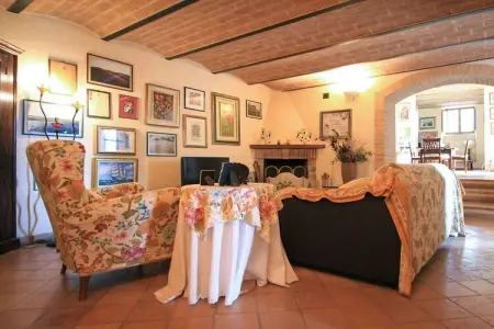 Villa toscane avec piscine débordement à Pari : photo 13