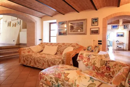 Villa toscane avec piscine débordement à Pari : photo 14
