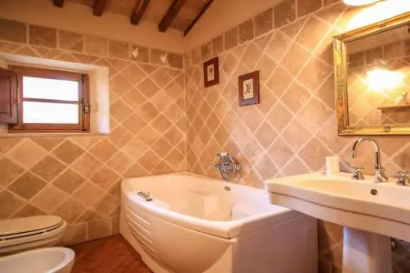 Villa toscane avec piscine débordement à Pari : photo 19