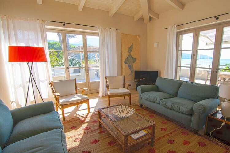 Villa bord de mer avec accès privé à la plage, Procchio - Photo 23