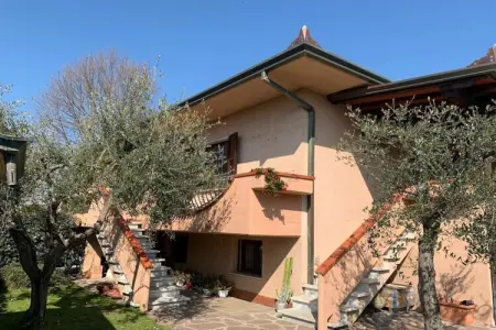 Villa jumelée Marina di Massa, jardin privatif 2 côtés : photo 2
