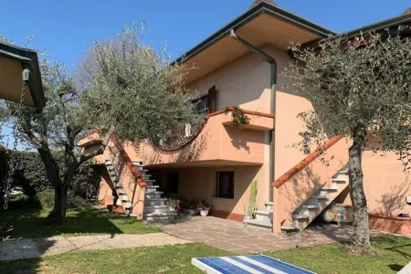 Villa jumelée Marina di Massa, jardin privatif 2 côtés : photo 3
