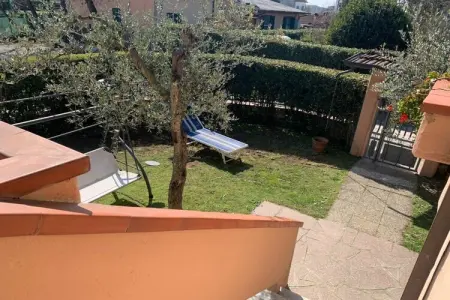 Villa jumelée Marina di Massa, jardin privatif 2 côtés : photo 4