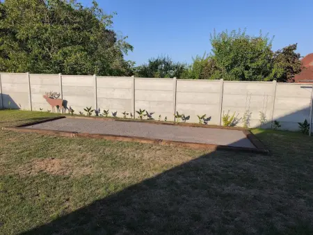 Gîte 8 pers. Sinceny : jardin, terrain de pétanque, clim : photo 7