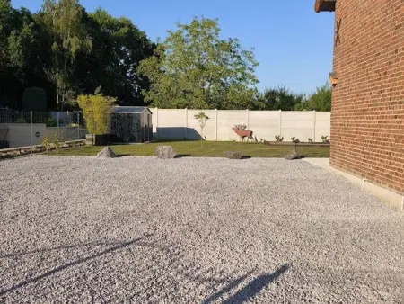 Gîte 8 pers. Sinceny : jardin, terrain de pétanque, clim : photo 24