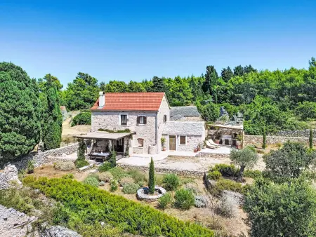 Cottage Bilušić à Jelsa, maison isolée 6 pers. : photo 1