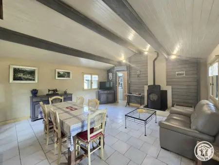 Chalet climatisé avec piscine 400m du château : photo 3