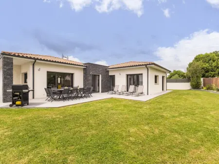 La Maison de Dom – Gîte 12 pers. avec spa à La Haie-Fouassière