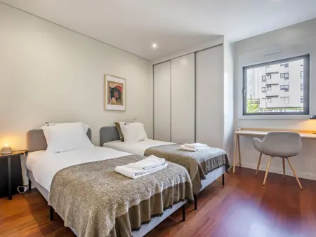 Appartement moderne 85 m² avec parking à Porto : photo 8