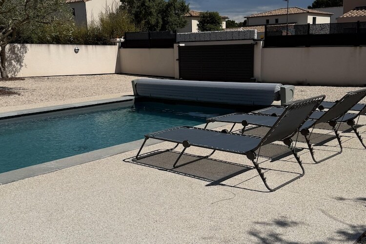 Maison Sorgue 4 : piscine, jacuzzi et terrasse - Photo 2