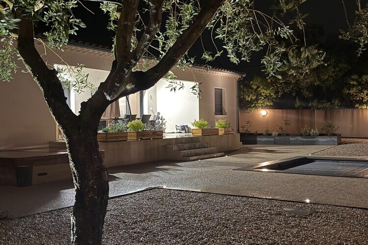 Maison Sorgue 4 : piscine, jacuzzi et terrasse - Photo 21