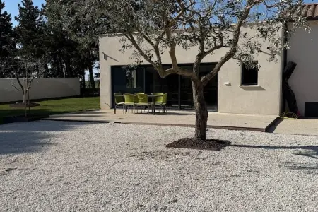 Location maison à Sorgues, Villa avec piscine et jacuzzi près de Châteauneuf-du-Pape – 4 personnes