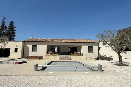 Location maison à Sorgues, Villa avec piscine et jacuzzi près de Châteauneuf-du-Pape – 8 personnes