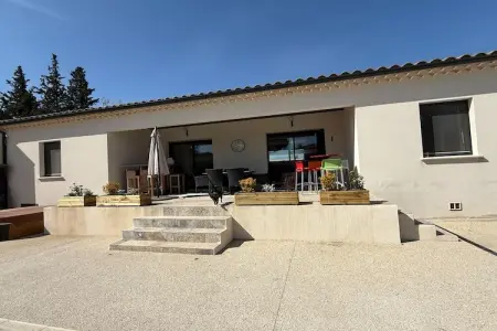Location maison à Sorgues, Villa avec piscine et jacuzzi près de Châteauneuf-du-Pape – 12 personnes