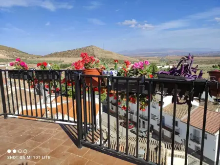 Maison de campagne à Diezma avec cheminée, terrasse et vue montagne : photo 1