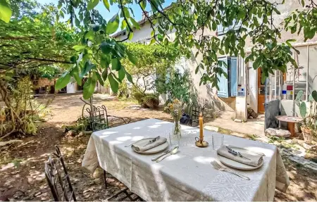 Maison de charme en Charente, poutres et terrasse : photo 1
