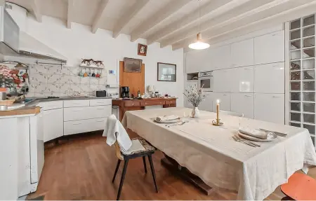 Maison de charme en Charente, poutres et terrasse : photo 3