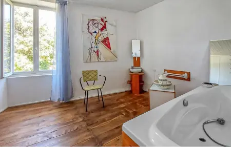 Maison de charme en Charente, poutres et terrasse : photo 14